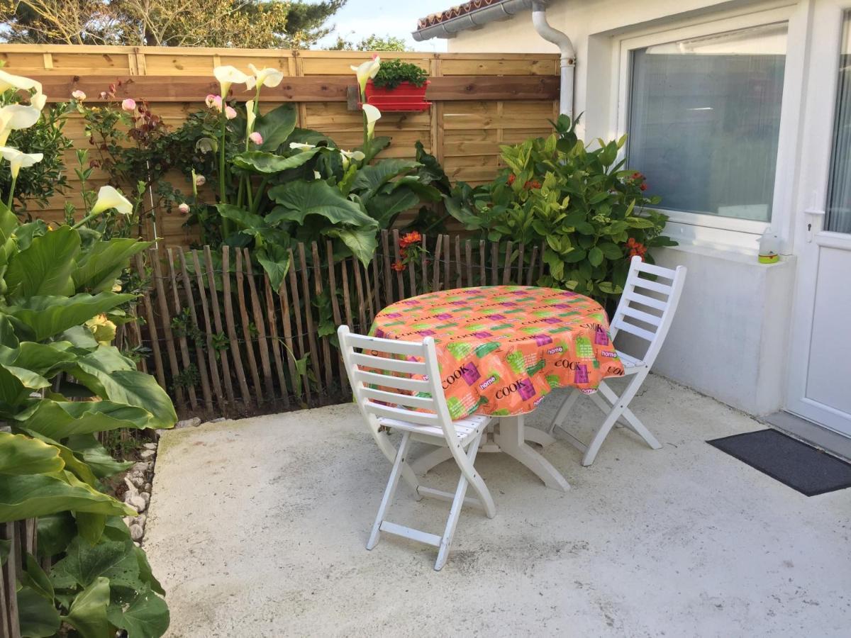 Petite Maison Dans Le Jardin Ars-en-Ré Esterno foto